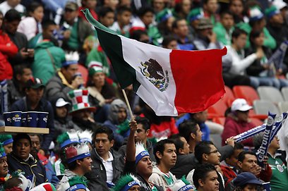אוהדי נבחרת מקסיקו באצטקה (צילום: רויטרס) (צילום: רויטרס)
