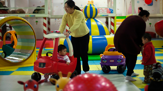 גם לעירוניים יותר ללדת שני ילדים. סין (צילום: AP) (צילום: AP)