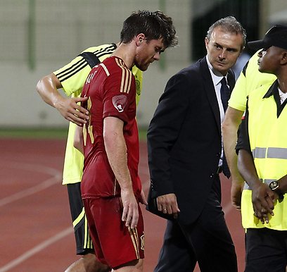 חזר לנבחרת אחרי 8 חודשים ושוב נפצע. צ'אבי אלונסו (צילום: AFP) (צילום: AFP)