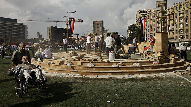 Tahrir construction (Photo: AP)