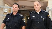 דני שמעוני (משמאל) וקצין האג"מ חיים חן