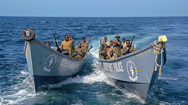 כוח משמר החופים הסומלי מפטרל בחופי פונטלנד בניסיון לעצור ניסיונות הברחה לתוך המדינה (צילום: AFP) (צילום: AFP)