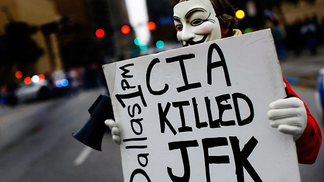 תיאוריות הקונספירציה עדיין חיות גם 50 שנה לאחר הרצח: "ה-CIA הרג את קנדי" (צילום: AFP) (צילום: AFP)