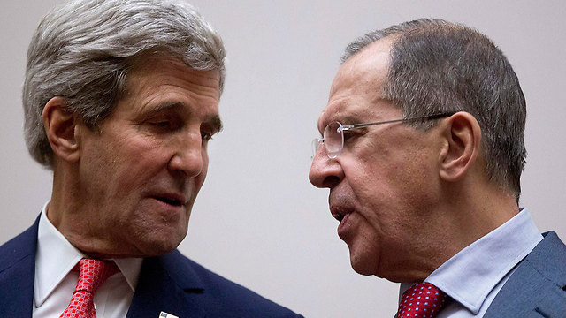 Kerry with Russian FM Lavrov (Photo: Reuters)