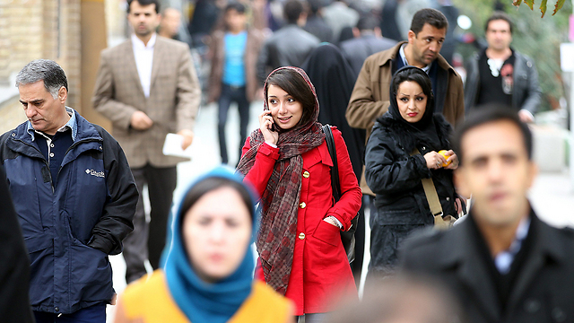 אזרחים איראנים בטהרן, היום אחרי ההודעה על ההסכם (צילום: EPA) (צילום: EPA)