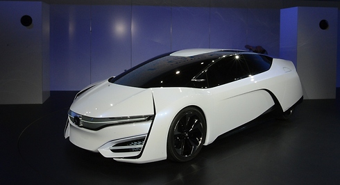 מכונית המימן של הונדה (גרסת תצוגה). תשווק מ-2016, תהפוך כלכלית רק ב-2025? ()
