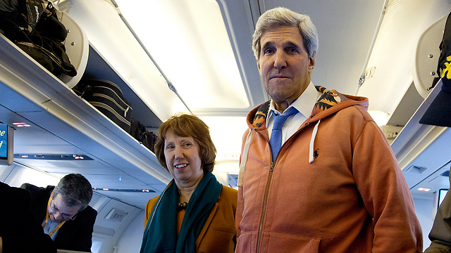 Kerry, Ashton en route to London following deal (Photo: AP)