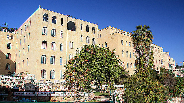 חצר מלון הר ציון בירושלים (צילום: רון פלד) (צילום: רון פלד)