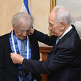 Elie Wiesel, Shimon Peres
