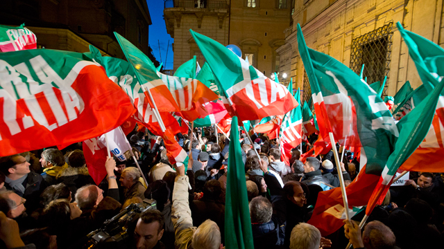 תומכי ברלוסקוני ברומא (צילום: AP) (צילום: AP)