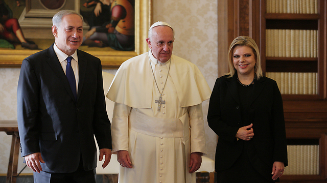 Benjamin and Sara Netanyahu with Pope Francis (Photo: Getty)