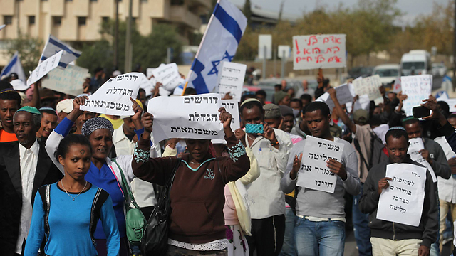 Ethiopians protest against Ministry of Immigrant Absorption policies (Photo: Gil Yohanan)
