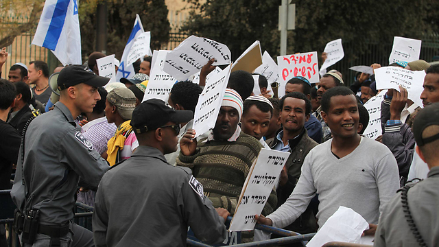 מחאת הדיור של עולי אתיופיה, היום בירושלים (צילום: גיל יוחנן) (צילום: גיל יוחנן)