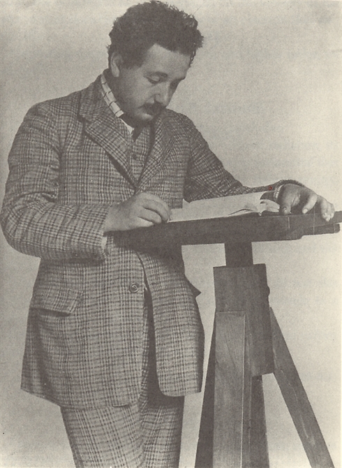 אלברט איינשטיין ב-1905. (צילומים באדיבות ארכיון אלברט איינשטיין) (באדיבות ארכיון אלברט איינשטיין) (באדיבות ארכיון אלברט איינשטיין)