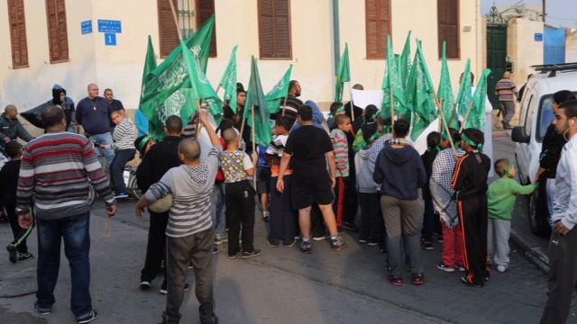 Flags and protesters in Jaffa (Photo: Motti Kimchi) (Photo: Motti Kimchi)