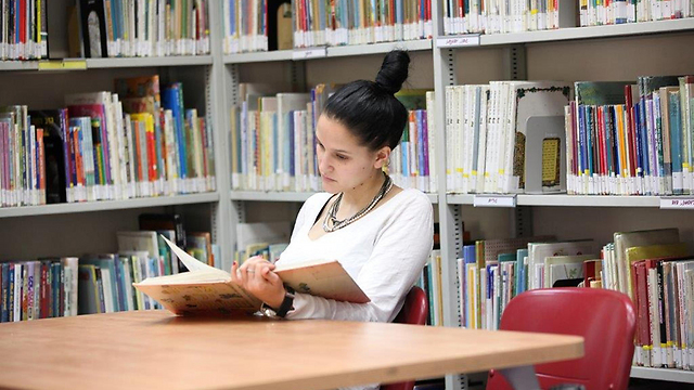 הספריה בסמינר הקיבוצים (צילום: מלנית) (צילום: מלנית)