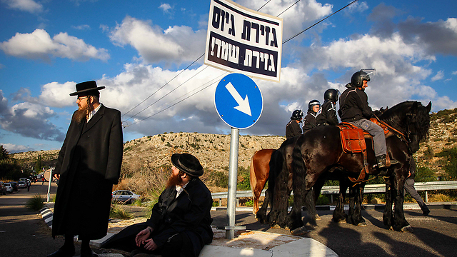 DECEMBER 19: Haredi men protest outside an Israeli jail after a yeshiva student was detained for refusing to participate in national service (Photo: Avishag Shaar Yashuv) (Photo: Avishag Shaar Yashuv)