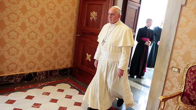 בעשרת המועמדים לזכייה בפרס איש השנה בעולם של המגזין "טיים". האפיפיור (צילום: AP) (צילום: AP)