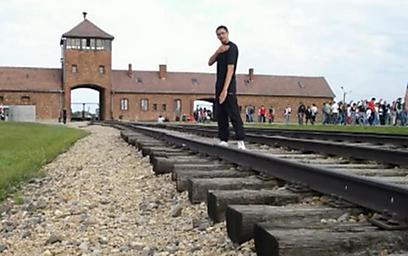 Neo-Nazi gesture in Auschwitz