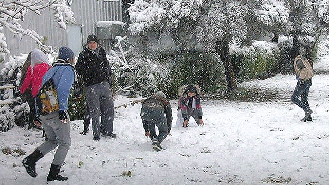 משחקים בין הקרבות: בשלג בחומס, סוריה ()