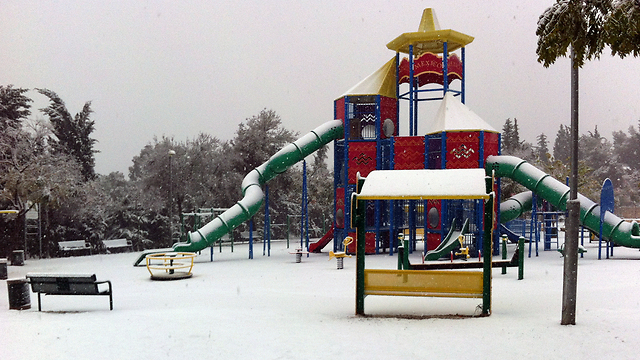 "שלג זה לא משחק ילדים" (צילום: בנימין) (צילום: בנימין)