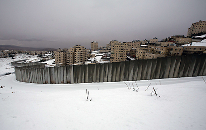Barrier in snow (Photo: AFP)