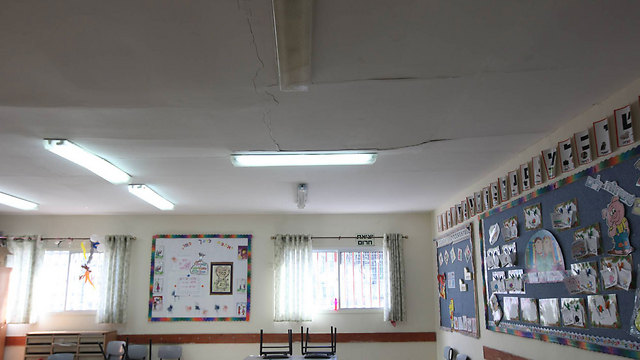 נזקים שגרמה הסופה בבית ספר בירושלים (צילום: גיל יוחנן) (צילום: גיל יוחנן)