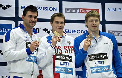 ולדימיר מורוזוב עם המדליה באליפות אירופה (צילום: רויטרס) (צילום: רויטרס)
