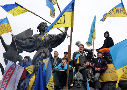 בבירת אוקראינה קייב נמשכות הפגנות המחאה נגד הממשלה שמעדיפה ברית עם רוסיה מאשר הסכם אינטגרציה עם האיחוד האירופי (צילום: AFP) (צילום: AFP)