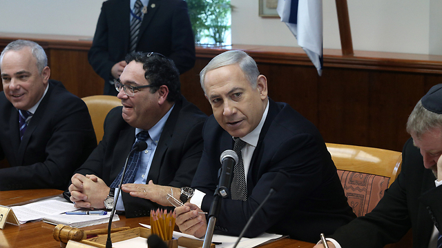 Benjamin Netanyahu and his ministers at the weekly cabinet meeting in Jerusalem, December 22, 2013 (Photo: Amit Shabi) (Photo: Amit Shabi)