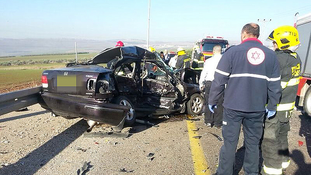 Deadly road accident at Hazorim Junction (Photo: Moshe Maman, News 24)