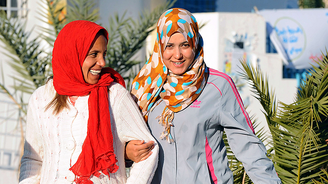 Tunisian women wearing hijabs (Photo: AFP)
