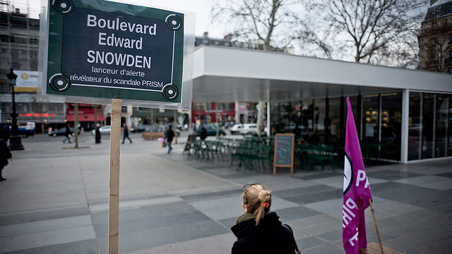 שדרת אדוארד סנואודן בפריז, מתוך קמפיין של המפלגה הפיראטית בצרפת (צילום: MCT) (צילום: MCT)