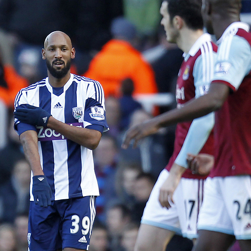 Anelka performing the quenelle (Photo: AFP)