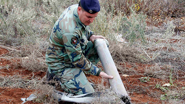 UNIFIL officer inspects rockets in Lebanon (Photo: Reuters)
