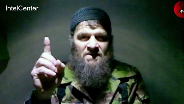 האצבע המאשימה מופנית תמיד למורדים האיסלאמים. דוקו אומרוב (צילום: AFP/IntelCenter ) (צילום: AFP/IntelCenter )