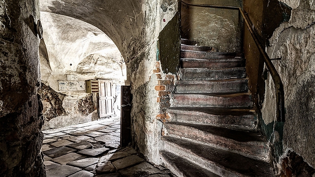 גרם מדרגות בבית אריגה מהמאה ה -17 (שנבנה בפעם השניה). נובה רודה (Nowa Ruda), פולין (צילום: Jarek Ciurus) (צילום: David Gubler ) (צילום: David Gubler )