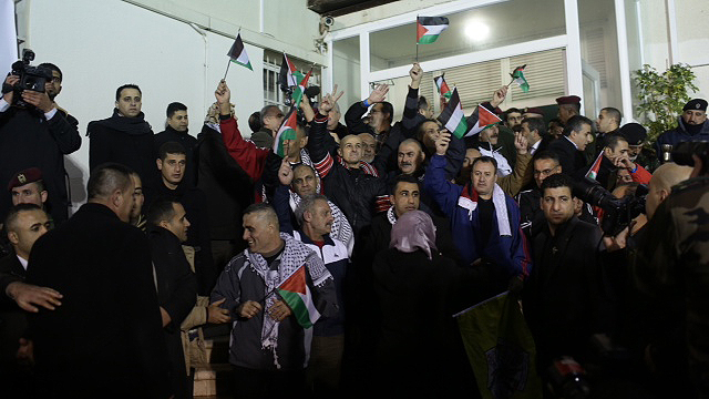 Released prisoners in Ramallah, Monday night (Photo: Ohad Zwigenberg)