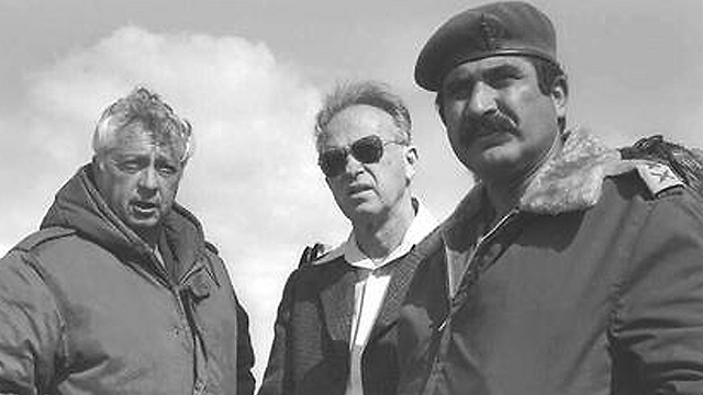 עם יצחק רבין והאלוף יקותיאל אדם ב-1976 (צילום: משה מילנר, לע"מ) (צילום: משה מילנר, לע
