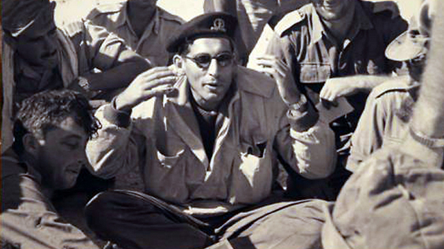 עם רחבעם זאבי (גנדי), לפני הכניסה למתלה באוקטובר 1956 (באדיבות משפחת דן) (באדיבות משפחת דן)