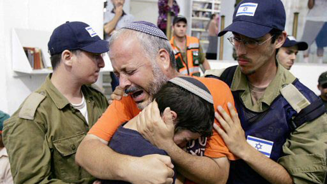 Evacuation of Neve Dekalim, 2005 (Photo: AFP) Evacuation of Neve Dekalim, 2005 (Photo: AFP)