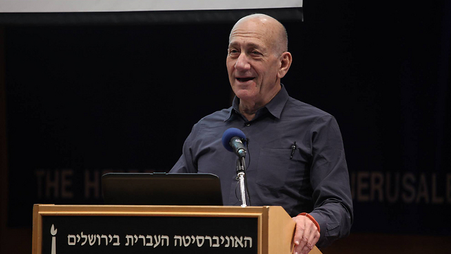 Olmert speaking at the Hebrew University (Photo: Gil Yochanan)