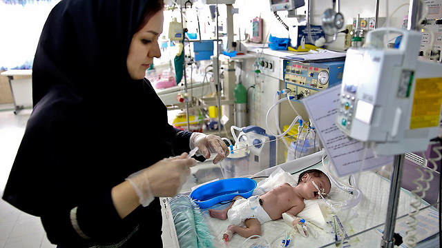 A maternity ward in Tehran (Photo: AP)