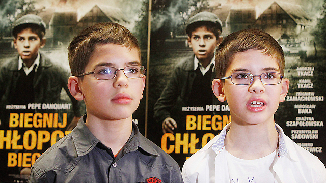 Twin brothers Andrzej (L) and Kamil Tkacz who play the role of young Yoram Friedman (Photo: AP)