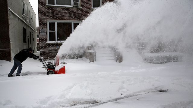מפלסת שלג בברוקלין (צילום: AFP) (צילום: AFP)