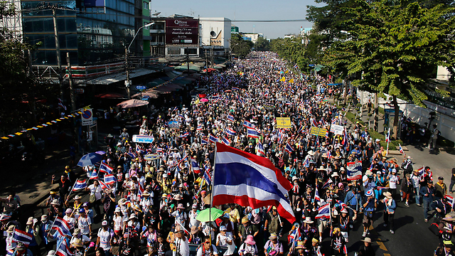 זעם לצד אווירת חג. המפגינים בבנגקוק (צילום: רויטרס) (צילום: רויטרס)