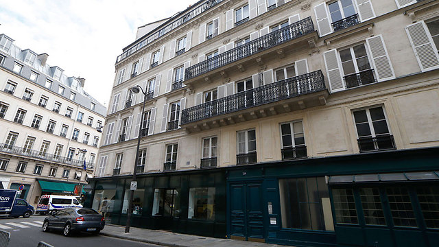 בניין הדירות בפריז שבו נפגשו לכאורה הולנד וגאייה (צילום: AFP) (צילום: AFP)