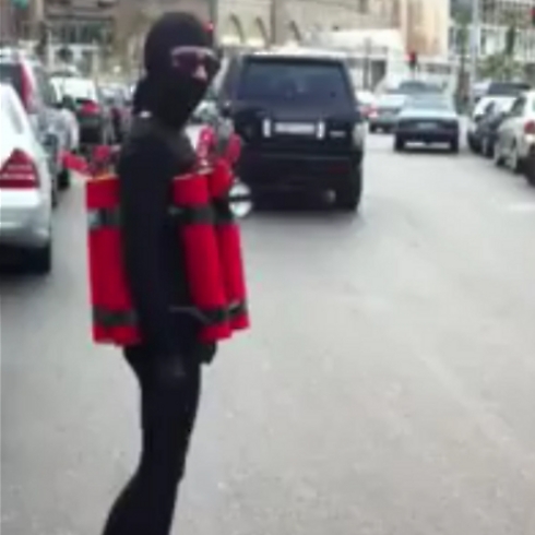 "מדאם בומבה. דינמיט נייד מהלך ברחובות ביירות" ()