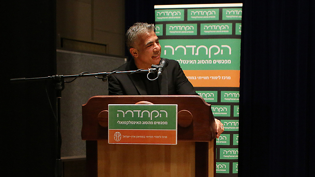 Lapid at Tel Aviv panel event, Friday morning (Photo: Yaron Brener)