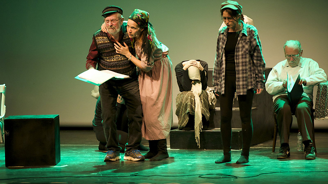 Youth and Holocaust survivors on stage (Photo: Eyal Bribram)  